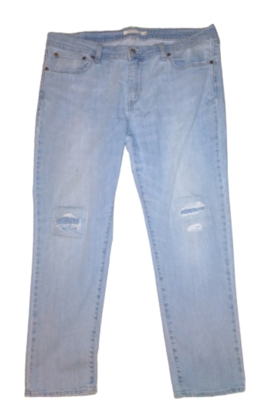 Levis Boyfriend Jeans In Lightwash Blue With Diatressing/Small Rips Size 32/14 - Picture 3 of 13